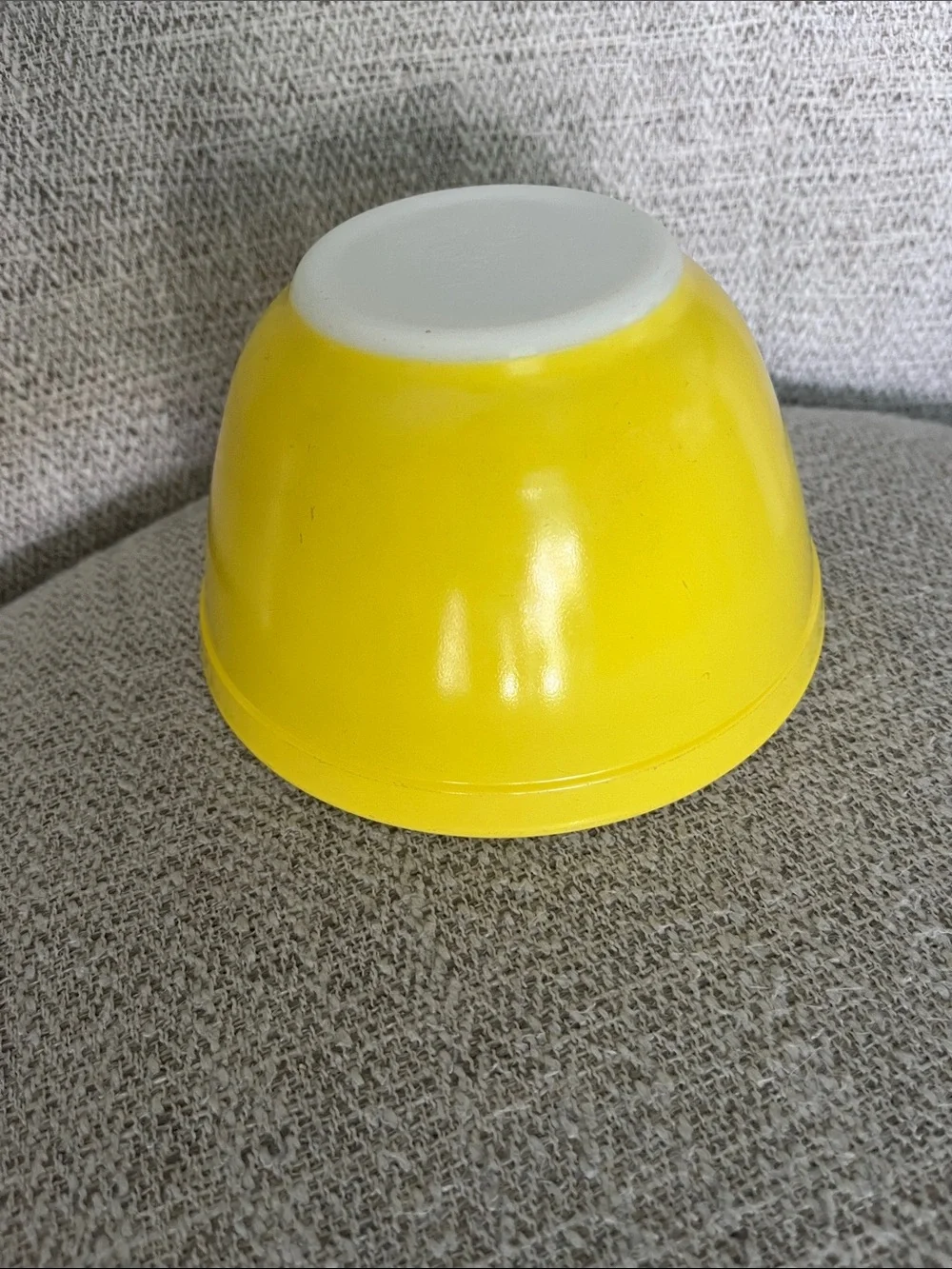 Vintage Pyrex yellow nesting bowl 1.5 PT number 401 like new condition